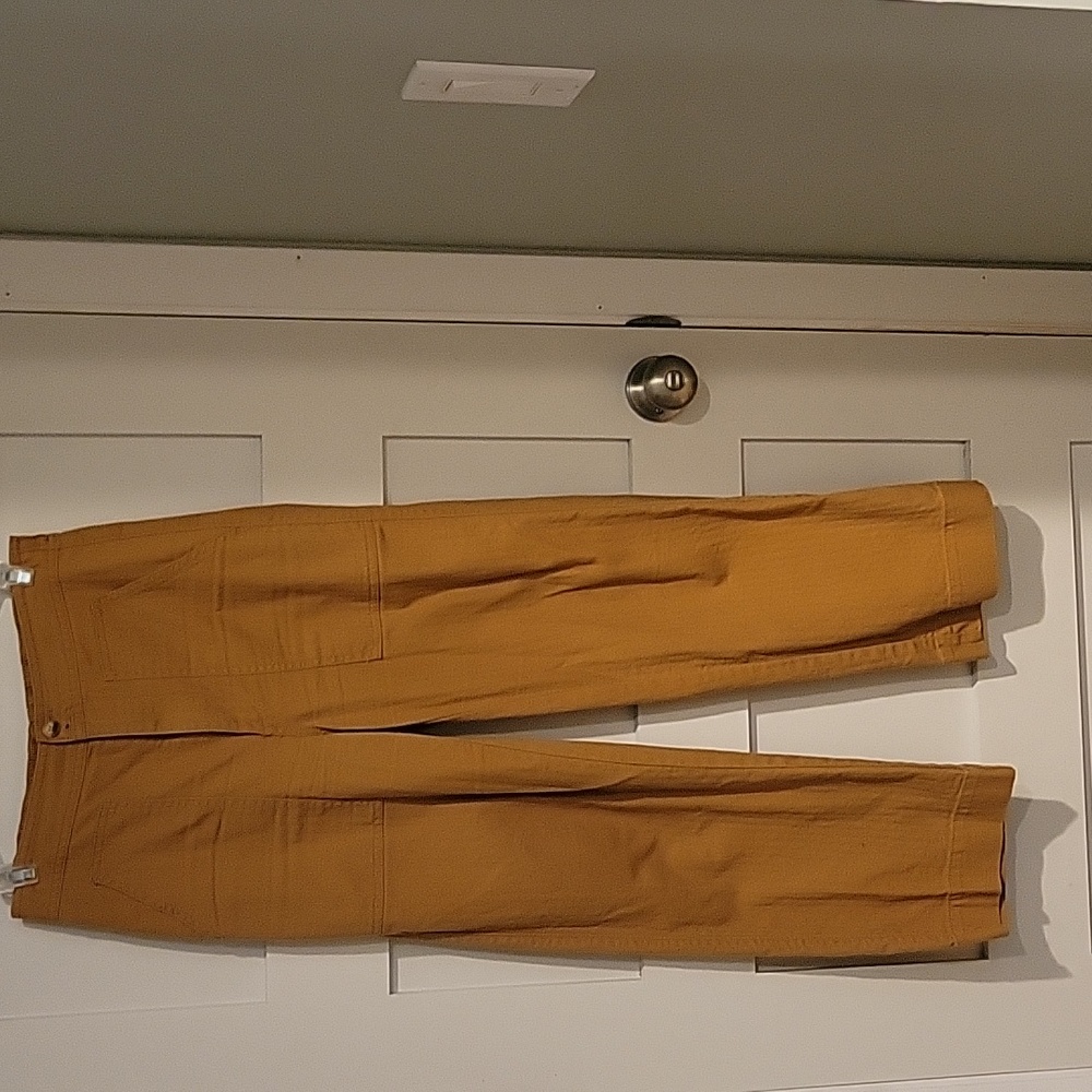 Khaki wide leg pants size xxs but more like a small